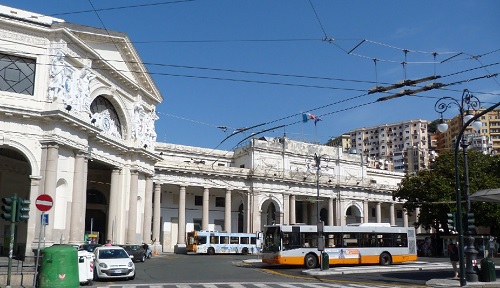 Scippato della valigia piena di coca in stazione: arrestato 