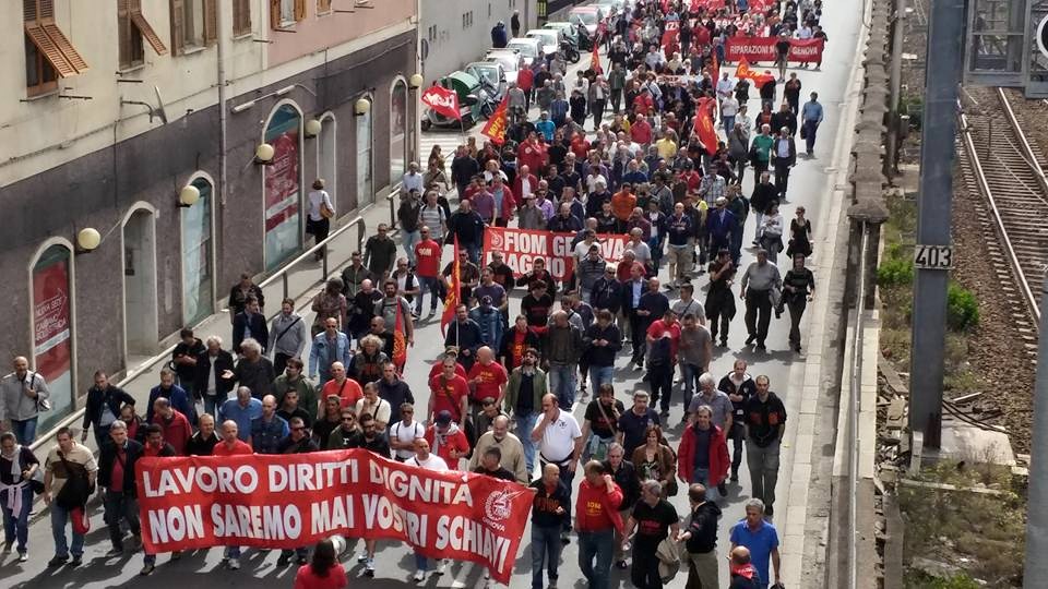 Cgil, migliaia in piazza a Genova contro il Jobs Act