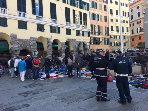  Blitz polizia al suq di Sottoripa a Genova, 19 fermati 