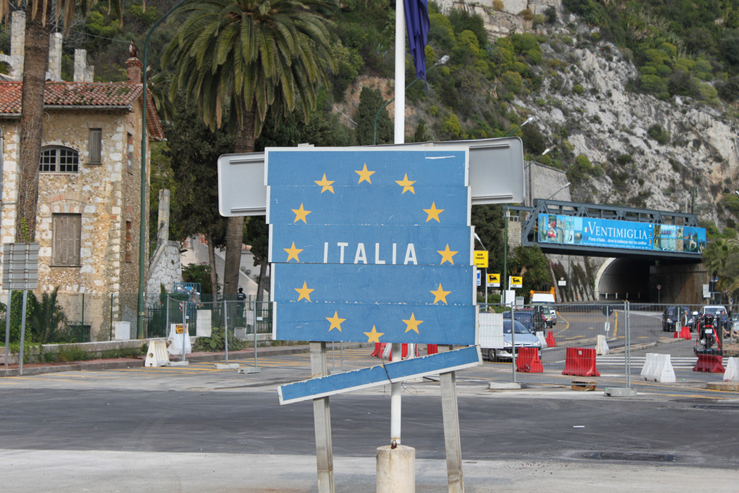 Otto profughi in auto, arrestati due passeur a Ventimiglia