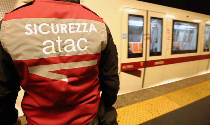 Incidente metro B di Roma, 12 feriti 