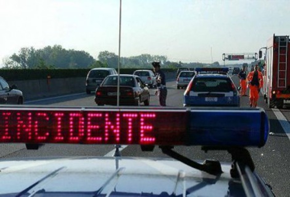 Tamponamento a catena sulla A26, un morto e due feriti