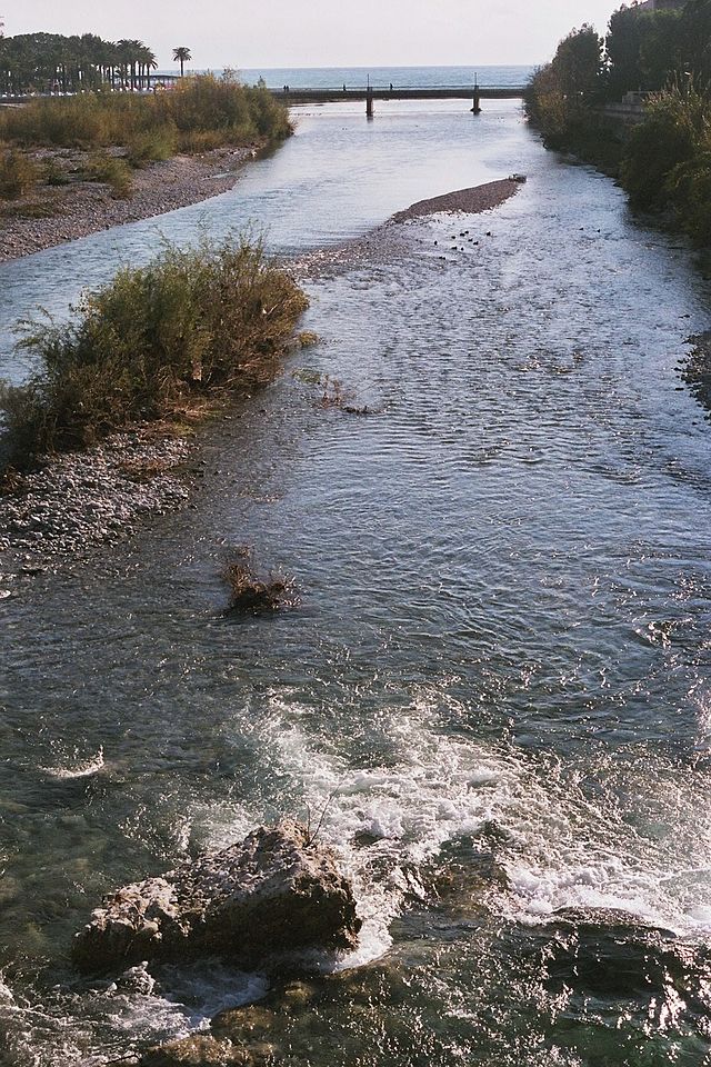 Operai trovano ordigno inesploso nel fiume Roja