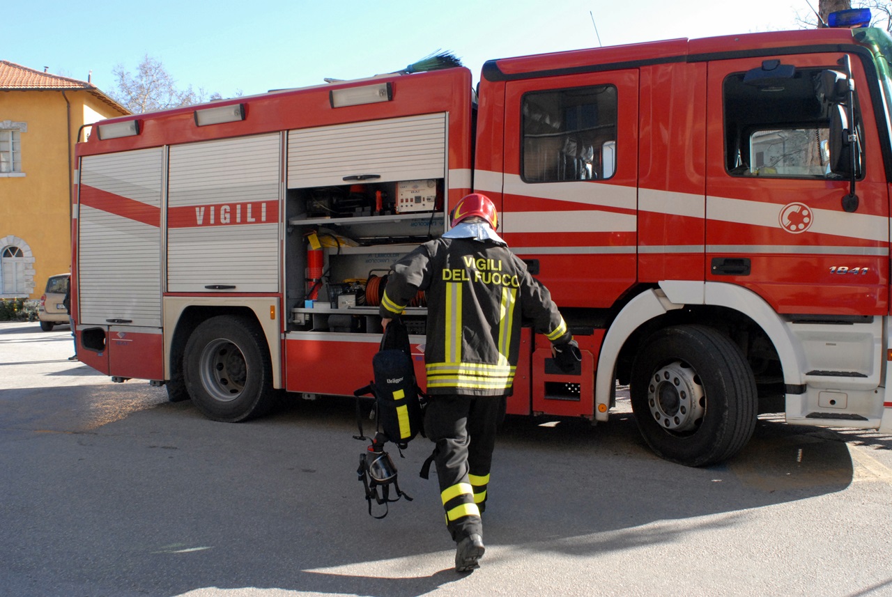 Tetto in fiamme a Riva Trigoso, nessun ferito