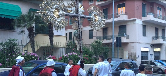 Il borgo di Boccadasse stracolmo per la Festa di Sant'Antonio