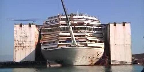 Concordia, esce libro Schettino. Con dedica alle vittime