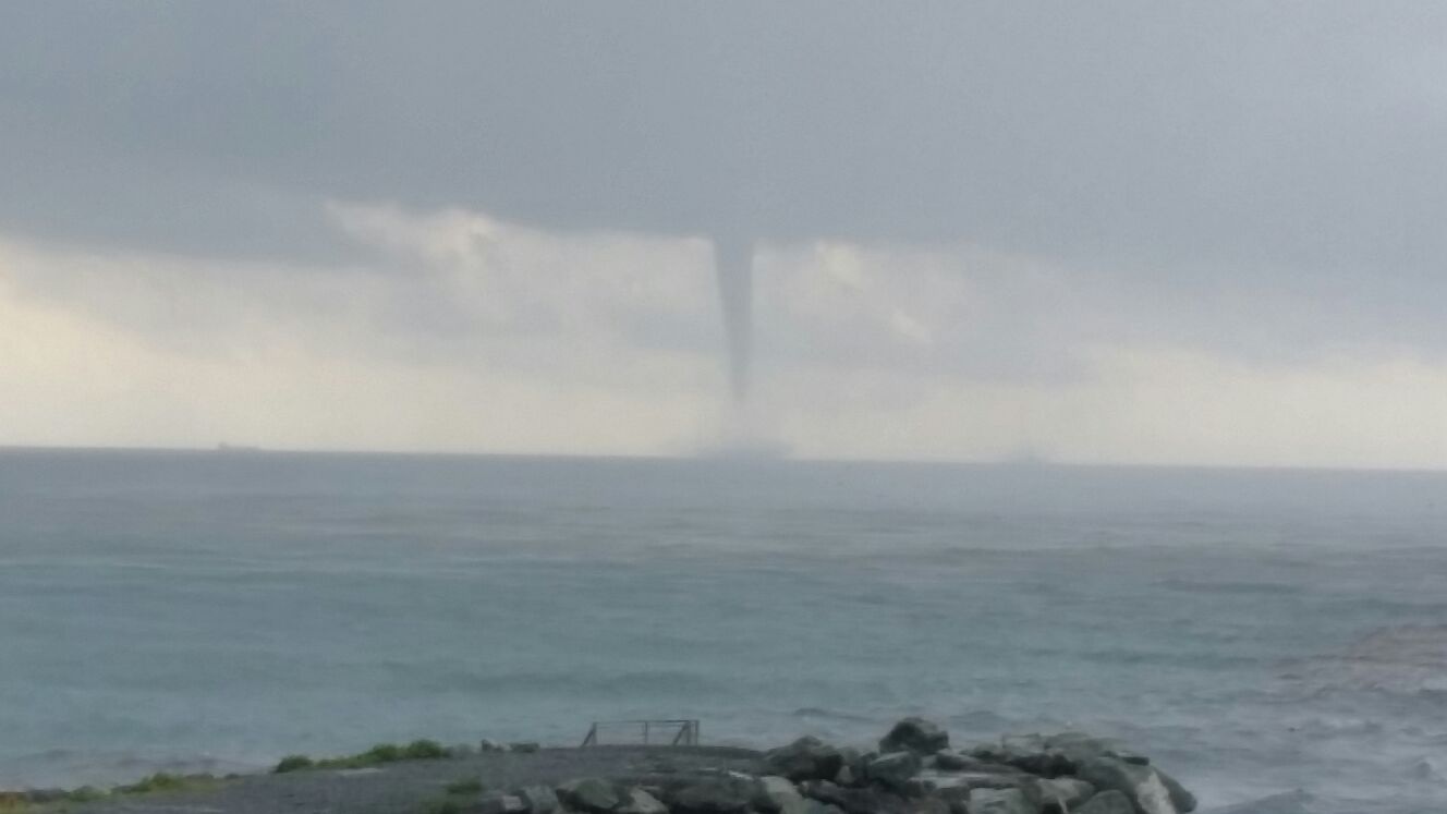 Tromba marina al largo della Foce 