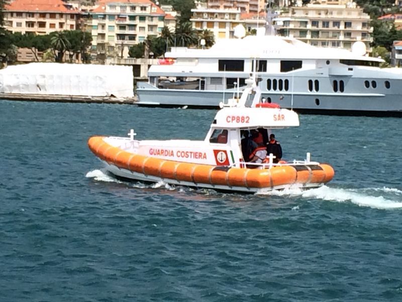 Motore in avaria, due uomini soccorsi a largo di Riva Ligure