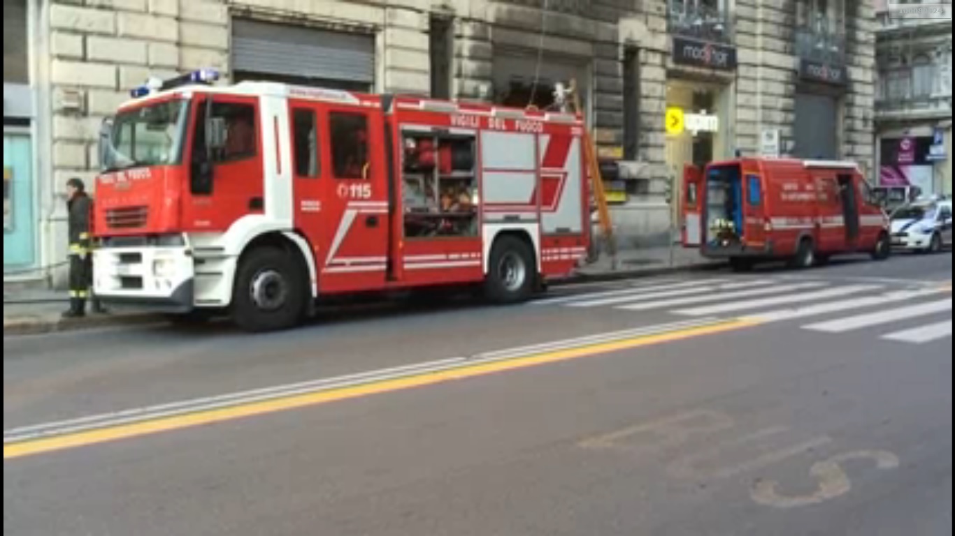 Incendio nel magazzino della Upim in via XX settembre