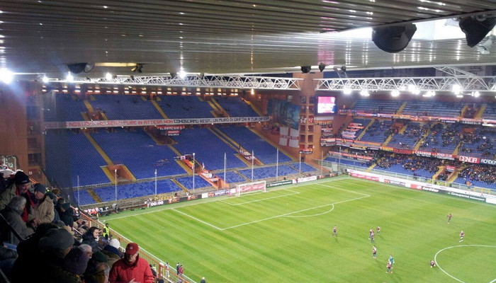 Genoa, la protesta dei tifosi contro Preziosi: 