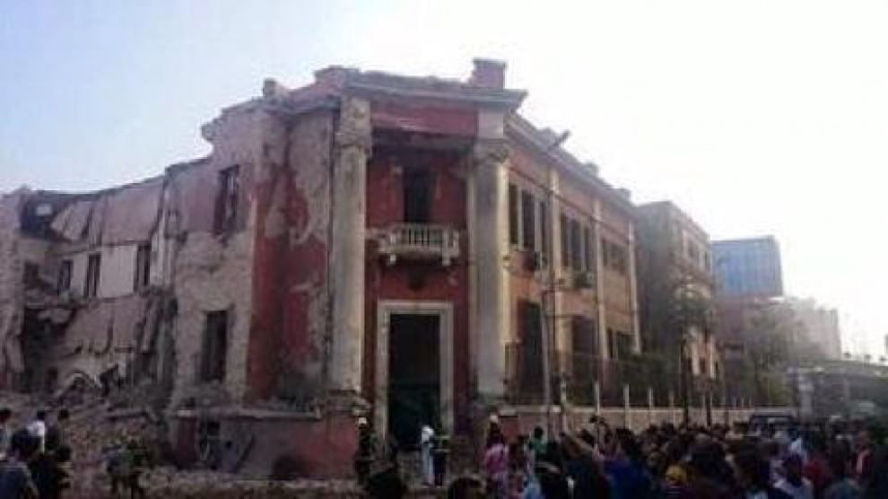 Autobomba esplode davanti al consolato italiano al Cairo: 1 morto e 9 feriti