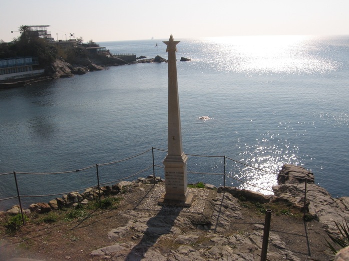 Bagni vietati nel mare davanti lo scoglio di Quarto