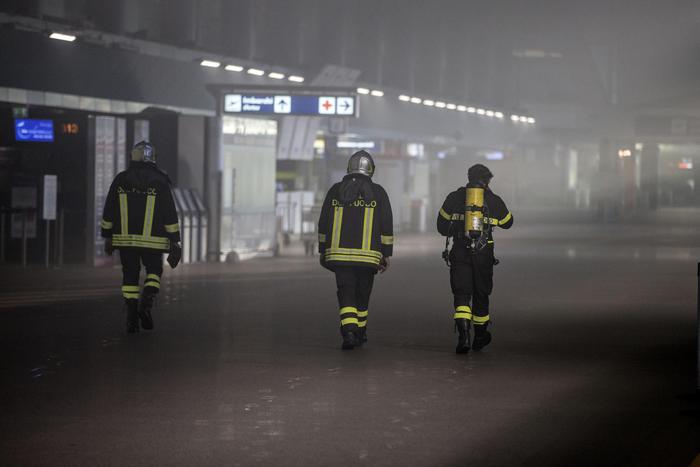 Incendio a Busalla, compressore d'aria in fiamme