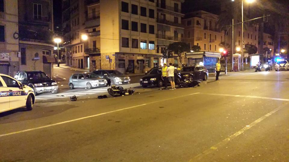 Scontro tra moto a Genova, due minorenni in codice rosso