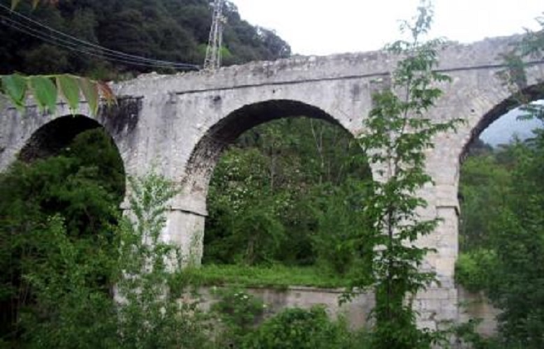 Tragedia sulle alture della Valbisagno Ciclista precipita in dirupo e muore