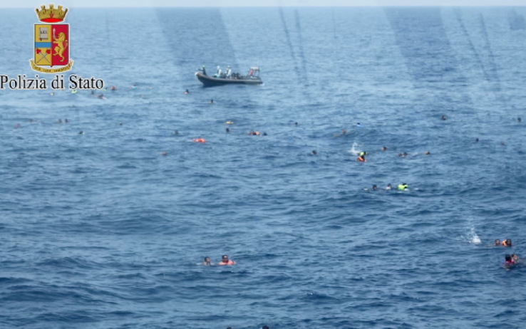 Naufragio al largo della Libia, cinquanta dispersi 