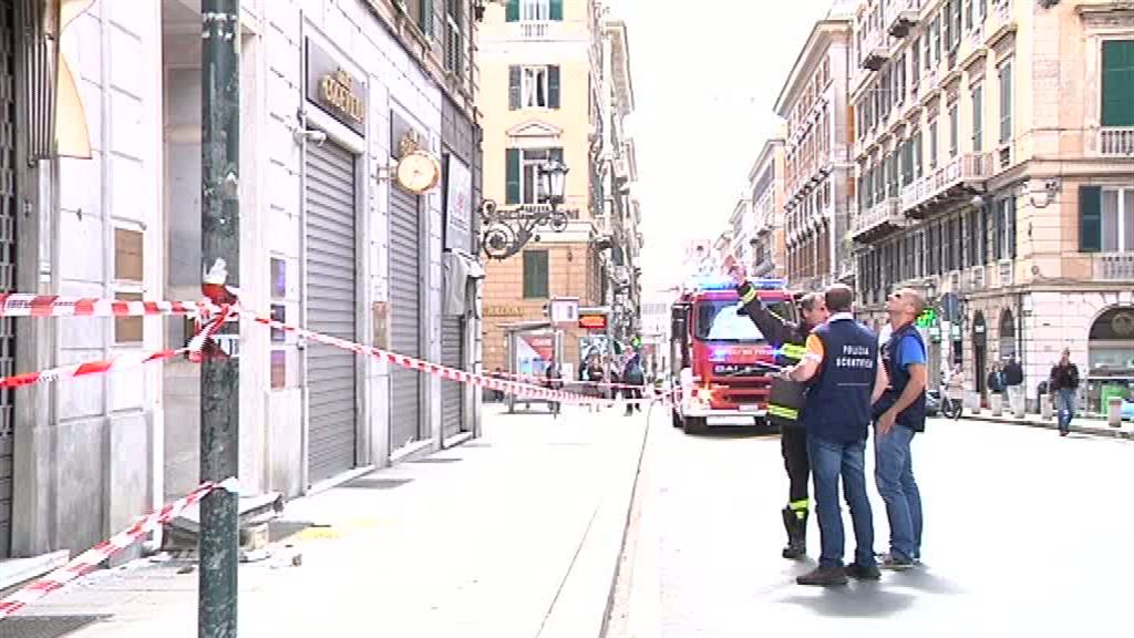 Chiusa via Roma per caduta di calcinacci