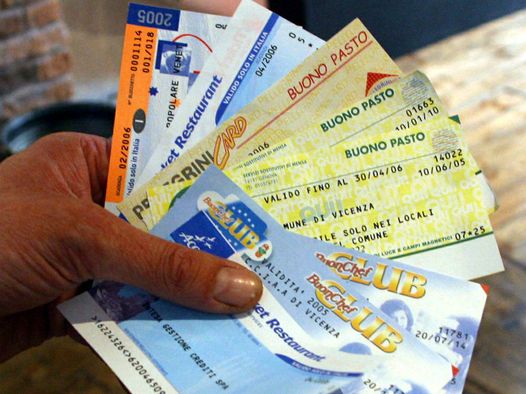 Rivoluzione buoni pasto, con gli e-ticket stop alla spesa al supermercato