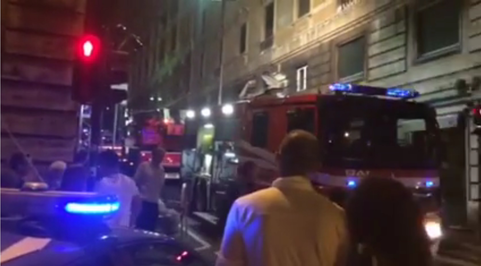 Incendio in Via Caffaro, evacuati due palazzi