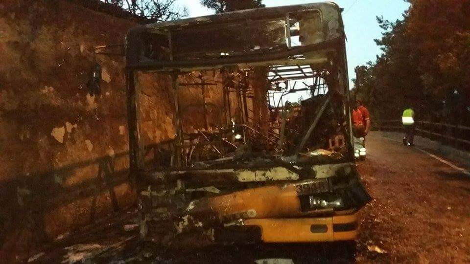 Incendio distrugge bus Amt Il rogo è avvenuto in via Loria