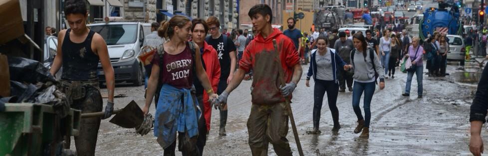 Tornano gli angeli del fango: obiettivo pulire il quartiere della Foce