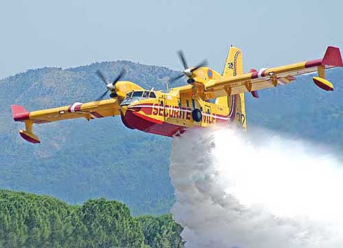 Boschi in fiamme sulle alture di Imperia, roghi anche a Spotorno