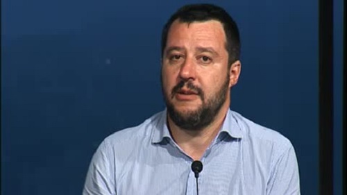 Migranti, Salvini insulta Renzi: 