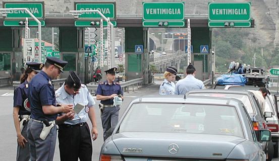 Ventimiglia, arrestati due passeur: trasportavano quattro migranti