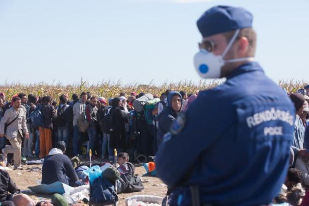 Migranti, notte tranquilla nel campo di Roszke