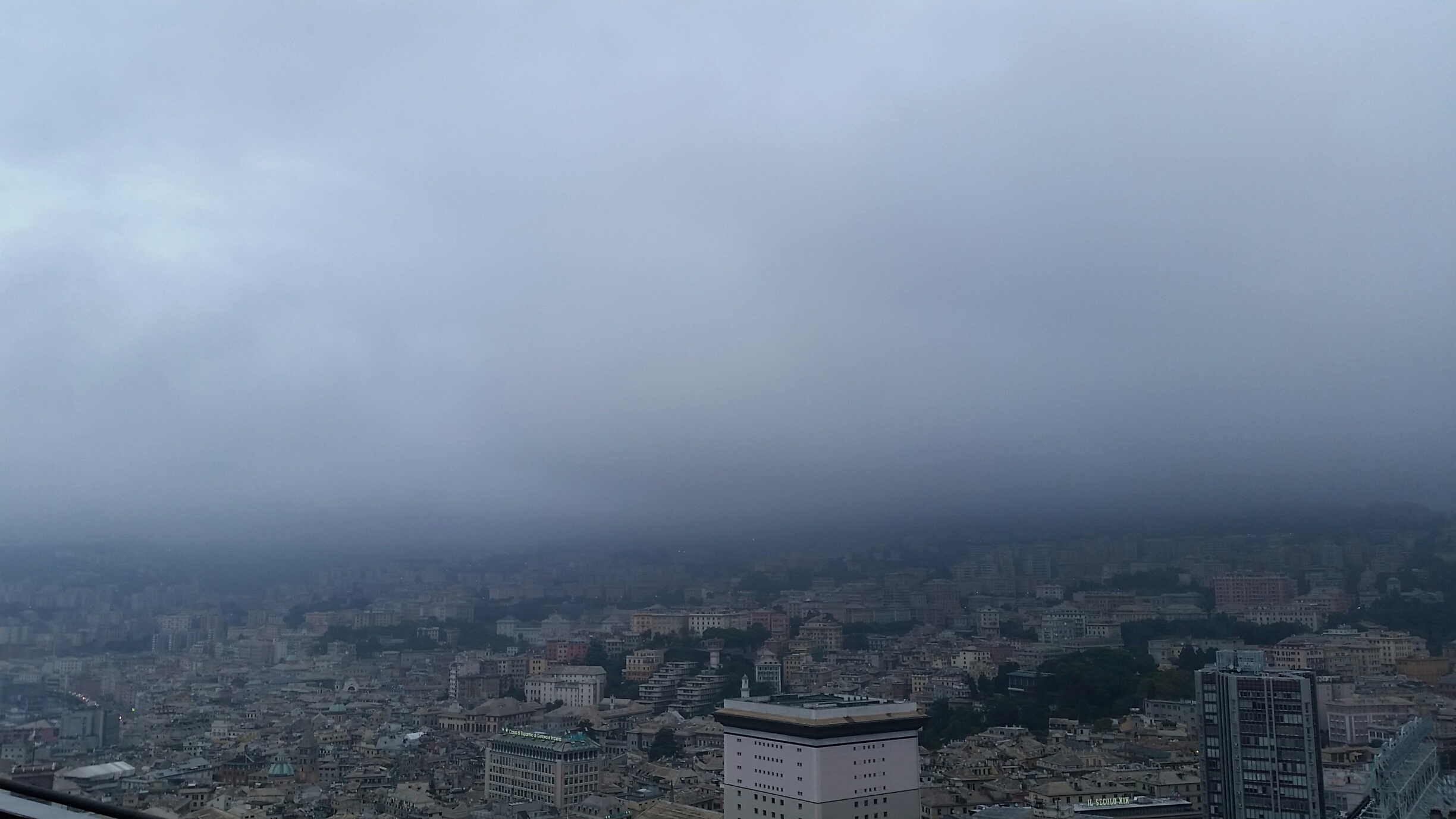 Umidità e foschia avvolgono Genova, fine settimana con tempo variabile