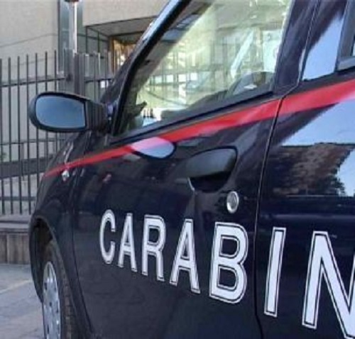 Cerca di rubare 11 paia di pantaloni, arrestata