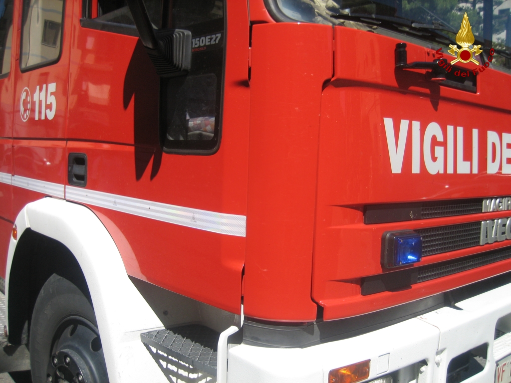 Incidente in autostrada, camion prende fuoco sulla A10