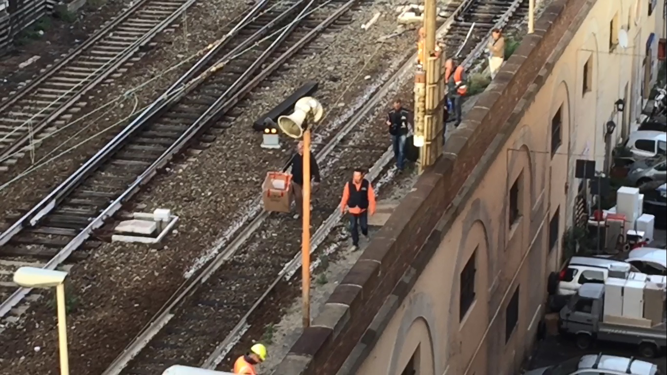 Principe: fatta brillare la pentola trovata vicino ai binari, i treni sono ripartiti