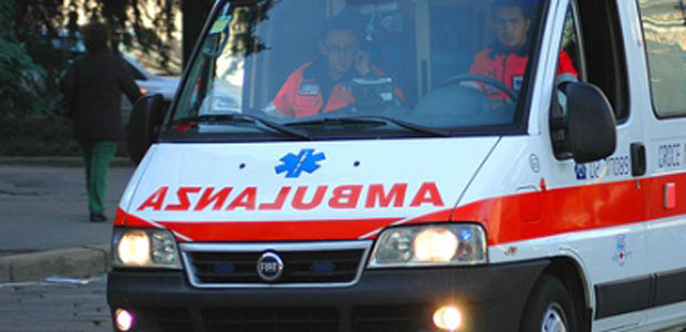 Auto si ribalta lungo la strada Carrodano-Levanto: ferita la conducente