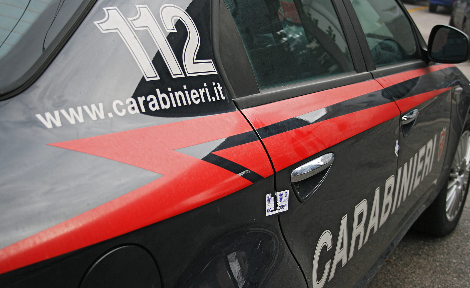 Abusava della figlia 13enne della compagna, 50enne arrestato