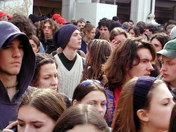 Doppio corteo studenti-Iren in centro a Genova, disagi per il traffico