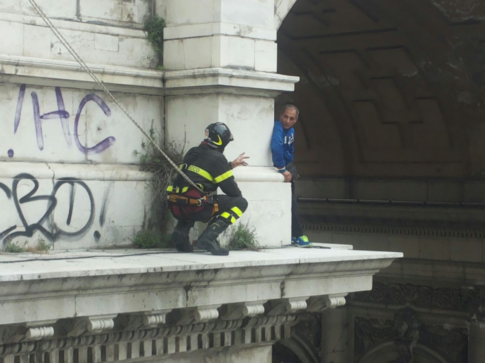 Ponte Monumentale: minaccia il suo suicidio il 