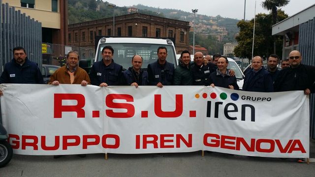 Lavoratori degli appalti Iren in protesta per le strade di Genova