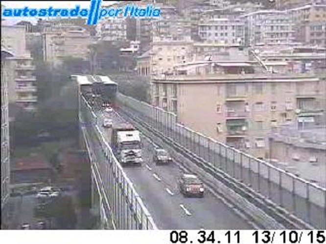 Pioggia e traffico intenso: disagi mattutini sul nodo autostradale genovese