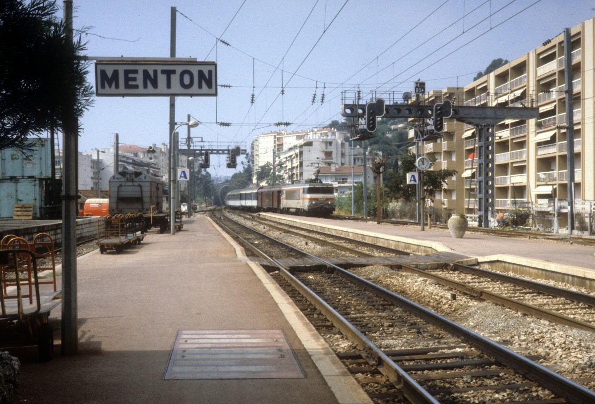 Migranti, biglietti gratis sui treni: è il regalo delle ferrovie francesi