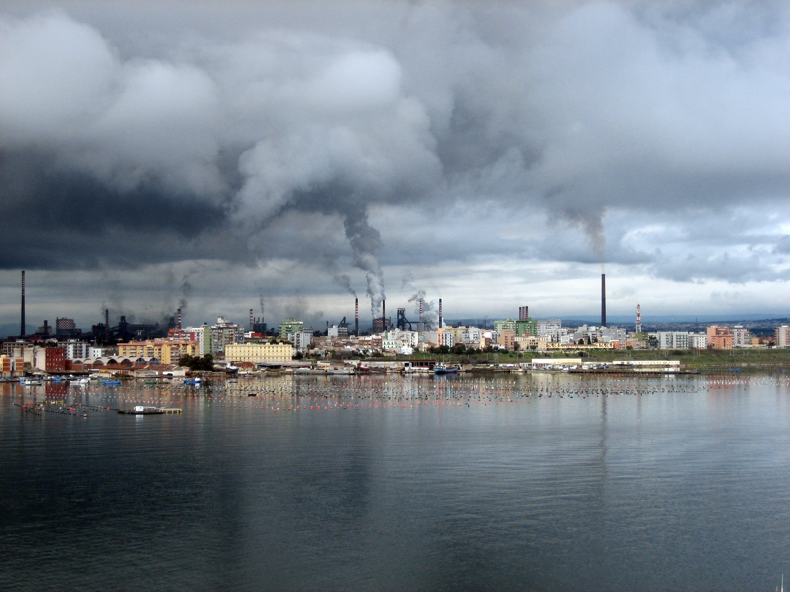 Ilva, domani maxi processo a Taranto: 47 gli imputati 