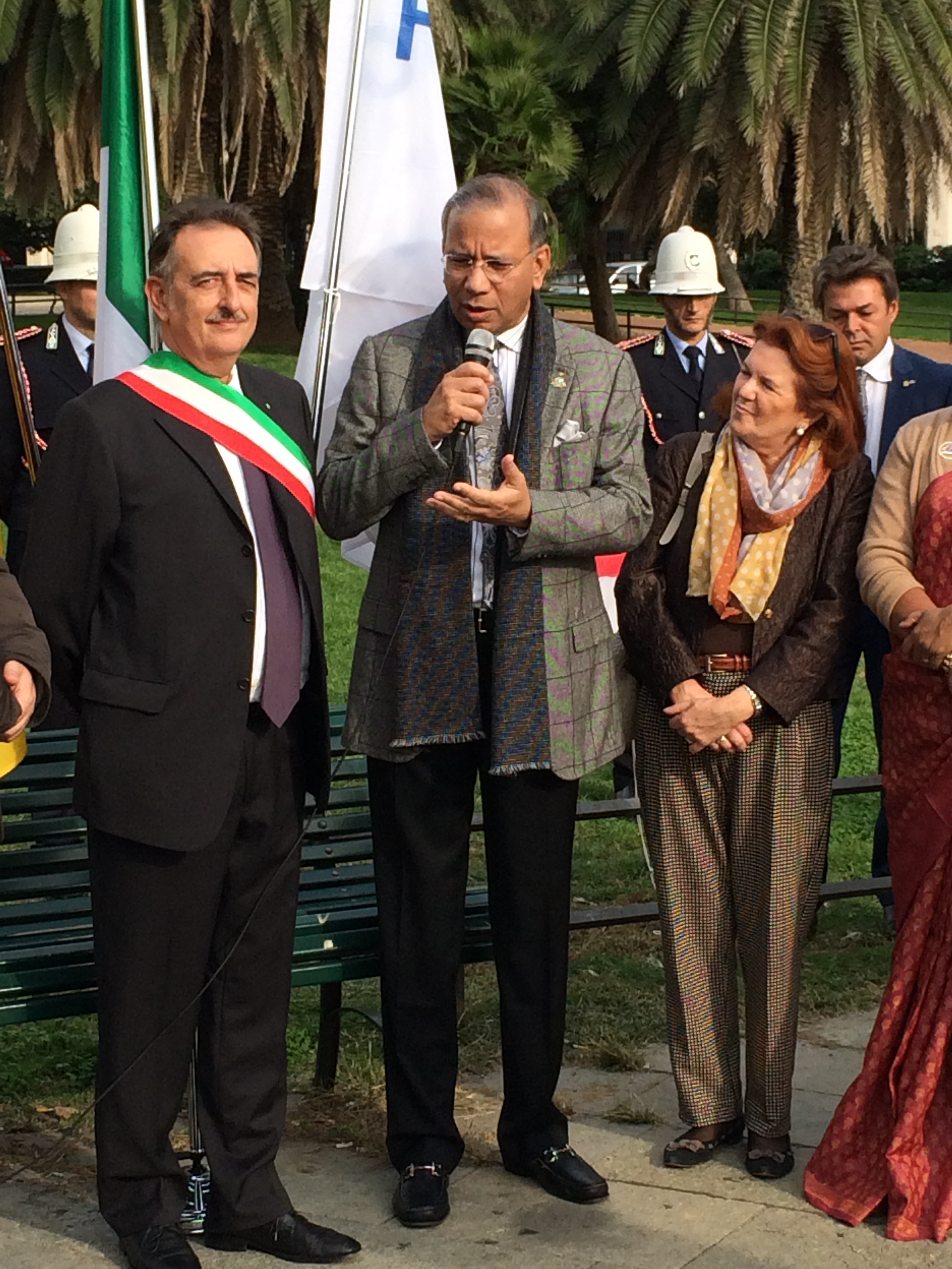 In piazza Rossetti targa commemorativa in ricordo di Paul P. Harris, fondatore del Rotary International