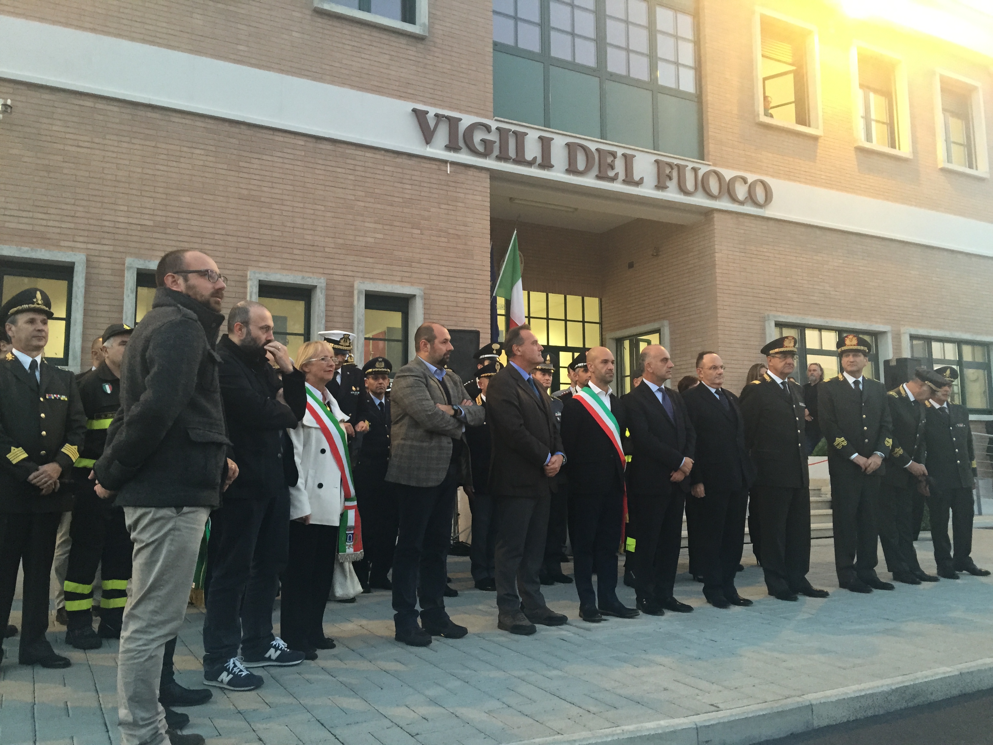 Inaugurato il nuovo distaccamento dei pompieri di Sarzana, il governo: 