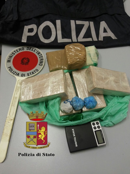 Importavano e spacciavano eroina e marjuana, 4 persone arrestate a Genova