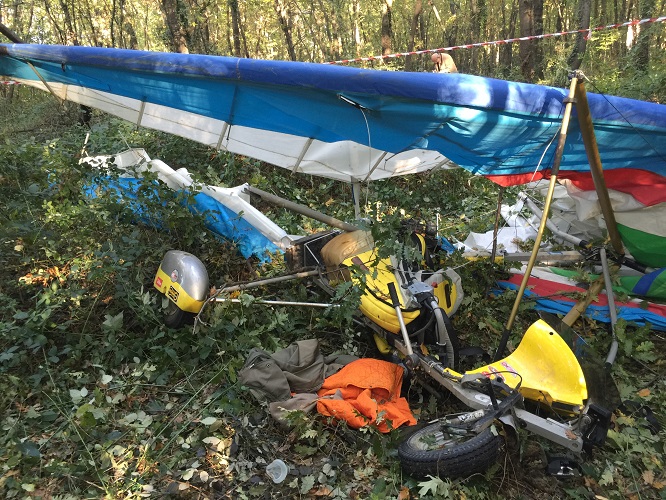 Cade ultraleggero a Santo Stefano Magra, muore deltaplanista 