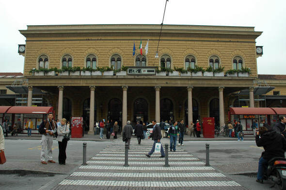 Sabotaggio incendiario alle ferrovie a Bologna, blitz all'alba 