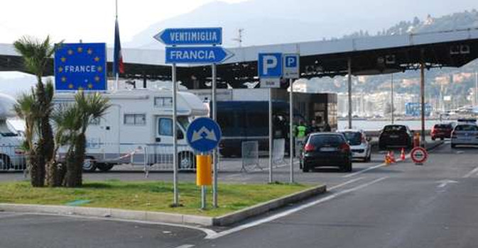 Attentato a Parigi, traffico regolare nella nottata al confine con Ventimiglia