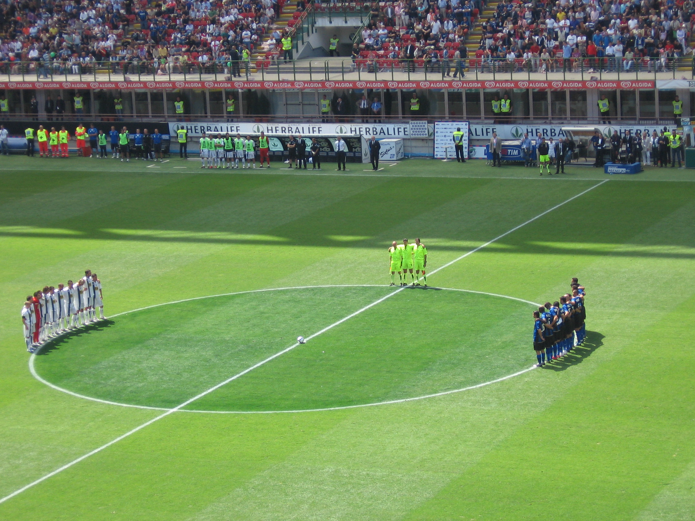 Attentato di Parigi, Figc: un minuto di silenzio per le partite nel weekend