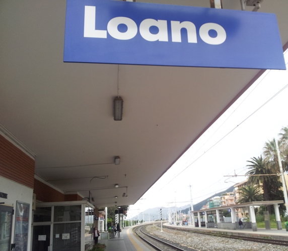 Rissa in stazione a Loano: due feriti