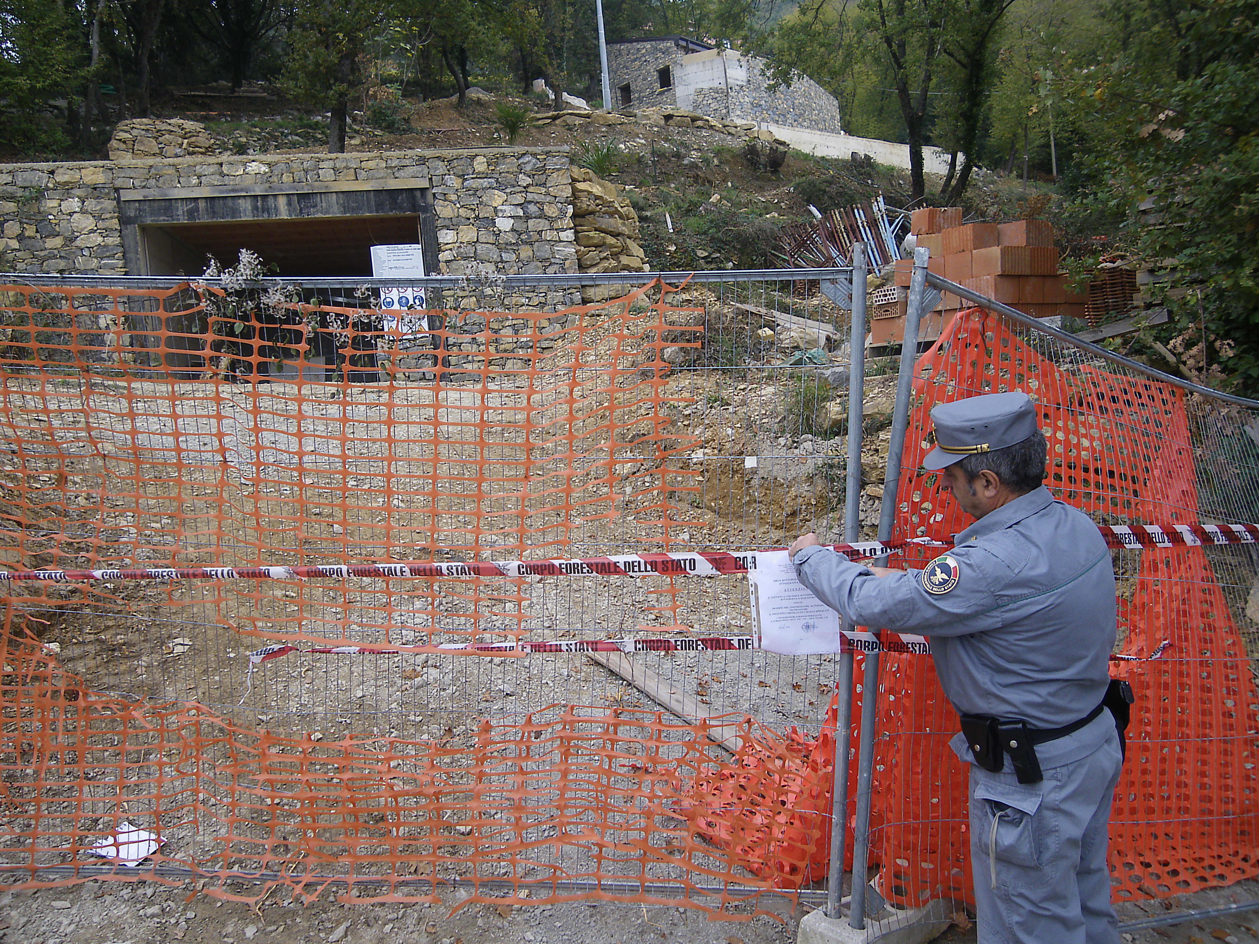 Permessi scaduti o non richiesti, Forestale sequestra un cantiere edile